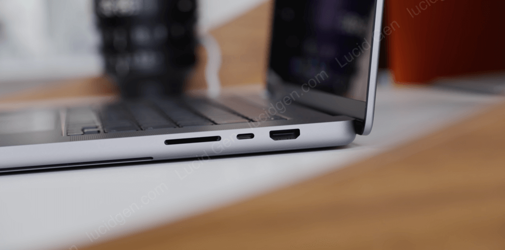 Cạnh trái MacBook Pro M1 16 inch có cổng HDIM, khe thẻ nhớ SDXC và type-C  - Nên mua MacBook Air hay Pro M1 - So sánh MacBook Air M1 và MacBook Pro M1