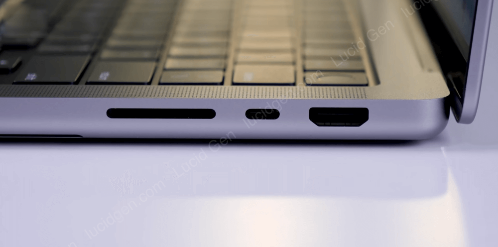 Cạnh còn lại của MacBook Pro M1 14 inch có cổng HDIM, khe thẻ nhớ SDXC và type-C  - Nên mua MacBook Air hay Pro M1 - So sánh MacBook Air M1 và MacBook Pro M1
