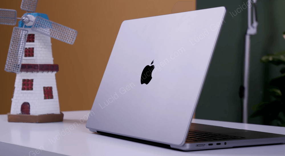 Mặt trước MacBook M1 14 inch trông dày như các laptop thông thường  - Nên mua MacBook Air hay Pro M1 - So sánh MacBook Air M1 và MacBook Pro M1